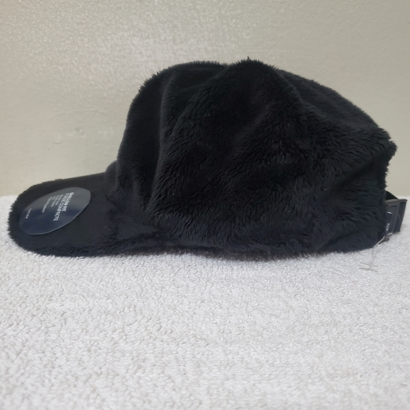 S O L D....The north face faux fur holiday osito cap - Picture 4 of 11